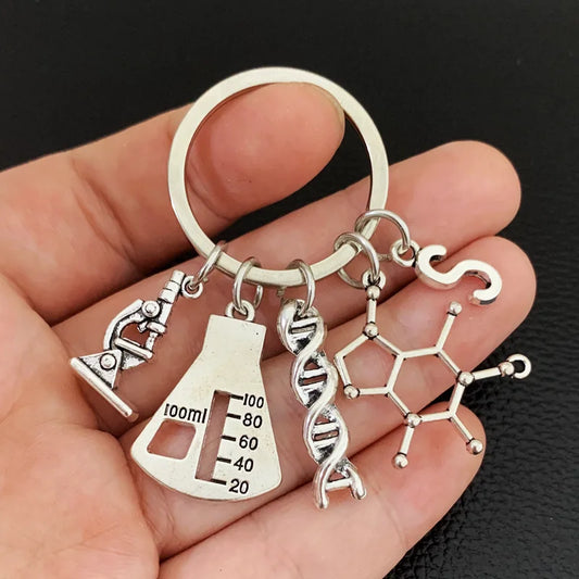 Chaveiro Científico com DNA, Erlenmeyer, Microscópio, Molécula + Letra do seu Nome